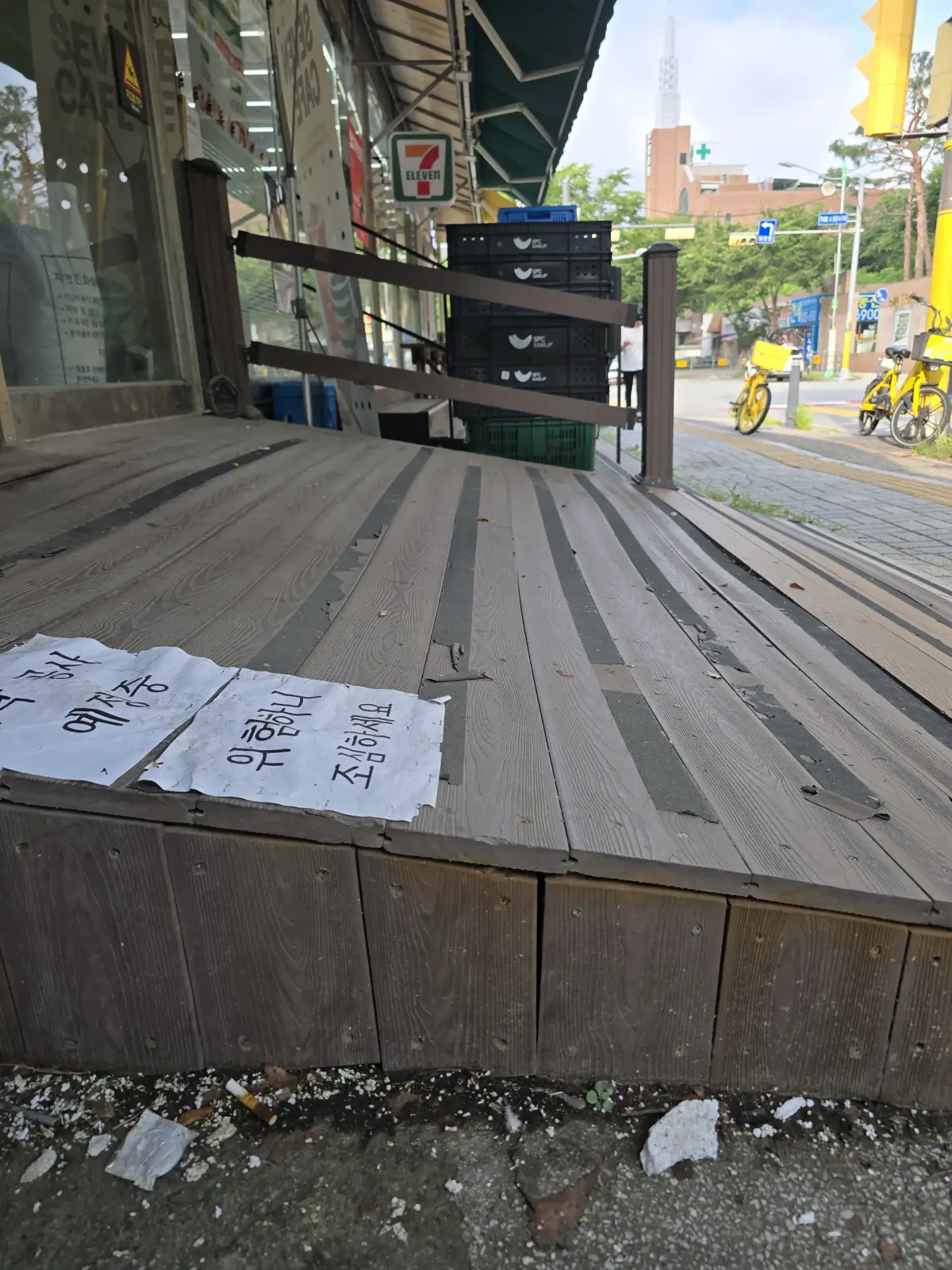 데크 판재 표면 갈라짐 확대